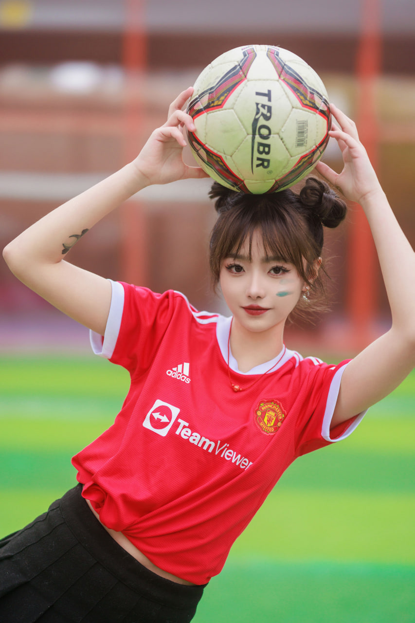 足球进攻战术解析：4-4-2与3-5-2阵型实战应用
